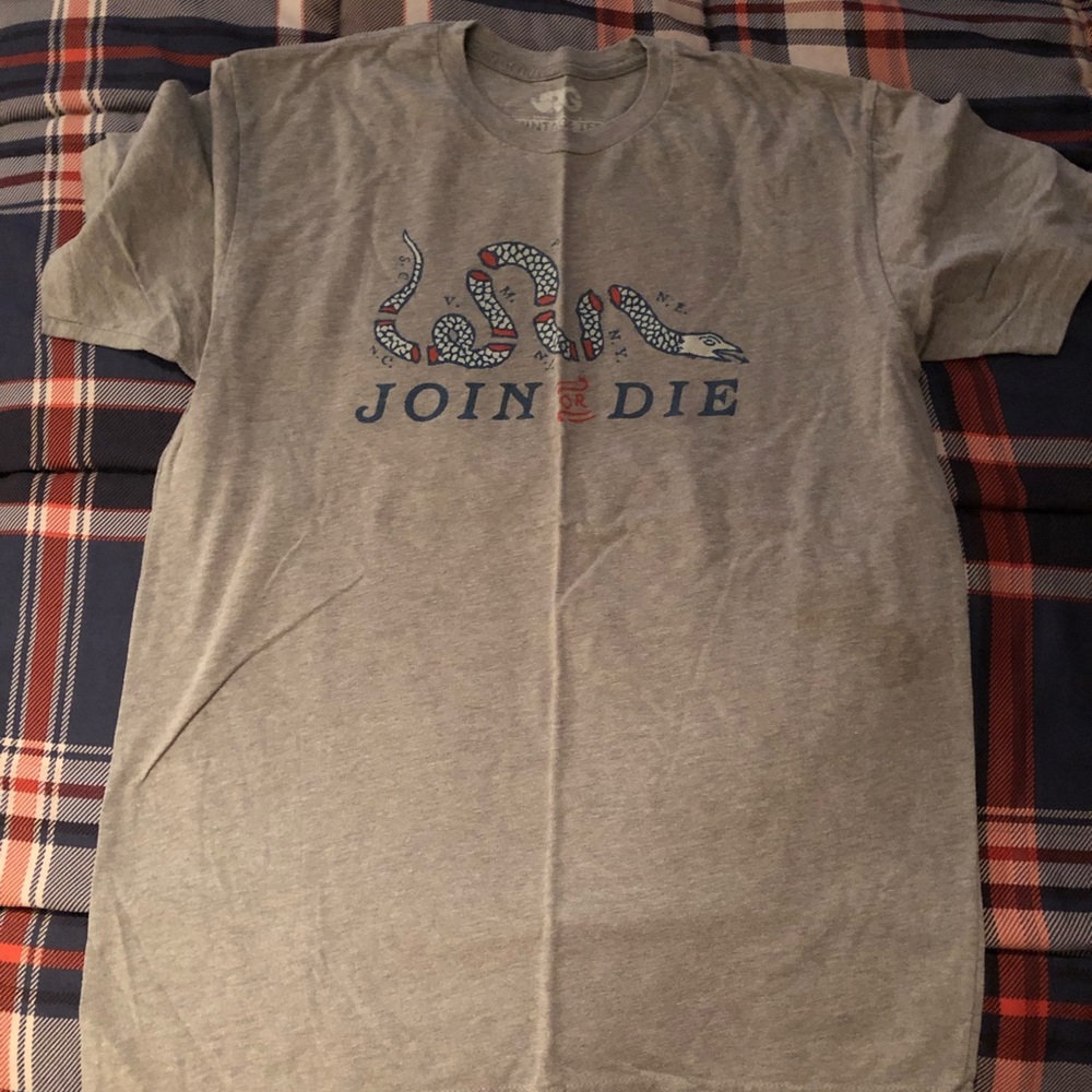 Gray large Rowdy Gentlemen “Join or Die” logo tee shirt. Great condition.